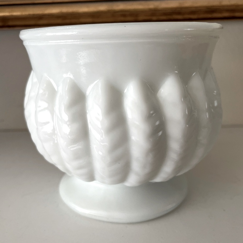 Vintage Randall White Milk Glass Planter Pot / Vase Feather Wheat Pattern